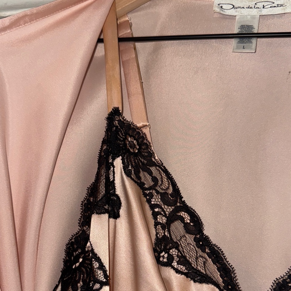 Oscar de la Renta Blush Satin Robe with Black Lace - Picture 10 of 12